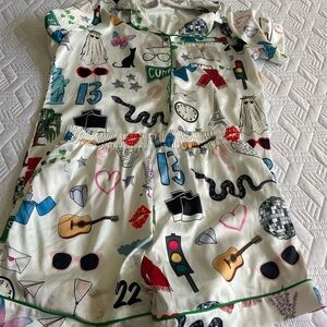 Like new Taylor Swift pajamas